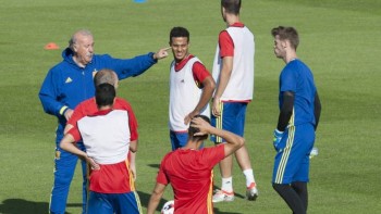 Cầu thủ Tây Ban Nha bị kiểm tra doping trước trận gặp Italia