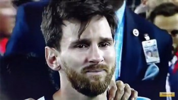 Messi bất ngờ giã từ ĐT Argentina ở tuổi 29