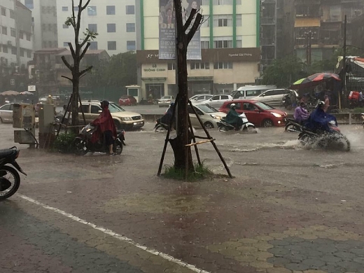 ha noi nhieu tuyen duong ngap nang sau mua lon