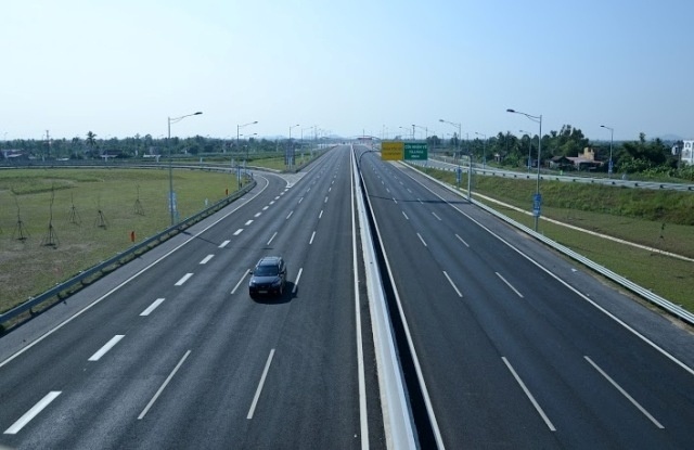 Phí làm đường cao tốc Việt Nam cao hay thấp?