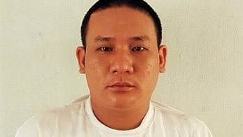 Phú Thọ: Cướp xe ôtô rồi bắt nạn nhân cởi hết quần áo