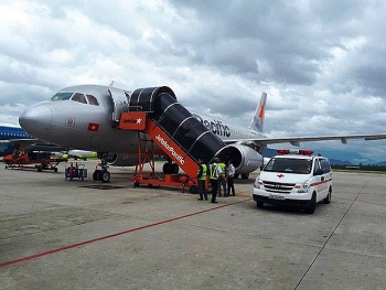 Máy bay Jetstar Pacific hạ cánh khẩn cấp để cứu nam hành khách ngất xỉu