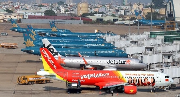 Hạn chế chuyến bay trọn gói hạ cánh tại Nội Bài và Tân Sơn Nhất để tránh ùn tắc