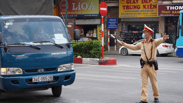 [ẢNH] Cảnh sát giao thông Hà Nội xử lý vi phạm nồng độ cồn trong mùa dịch Covid-19