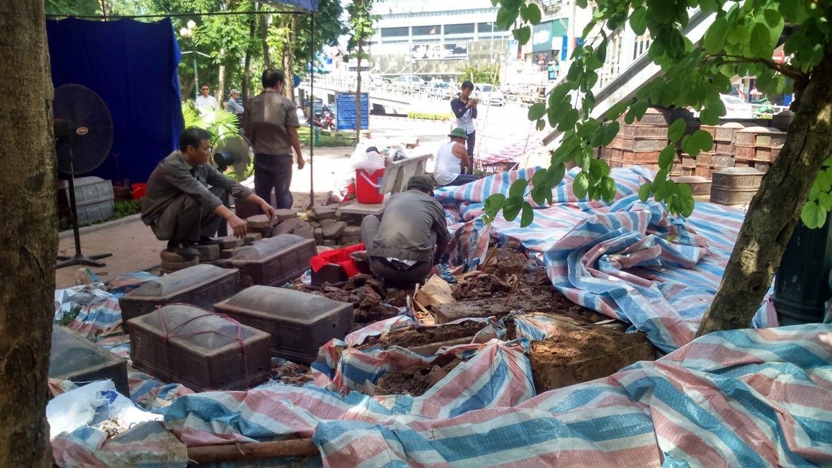 Khu vực phát hiện các tiểu là trước cổng trường Đại học Công Đoàn, phố Tây Sơn, Đống Đa, Hà Nội