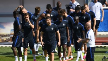 Chung kết Euro 2016: Phát hiện túi đen gần khách sạn ĐT Pháp, nghi là bom