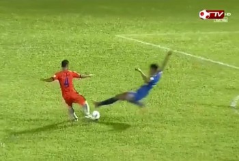 [VIDEO] Cầu thủ Than Quảng Ninh đá bóng bằng kungfu