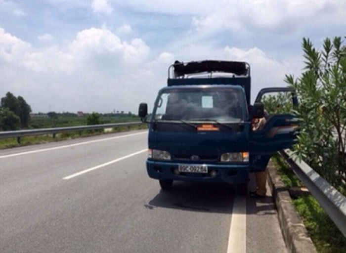 ha noi trom xe oto de gan bien so duoc nguoi la cho