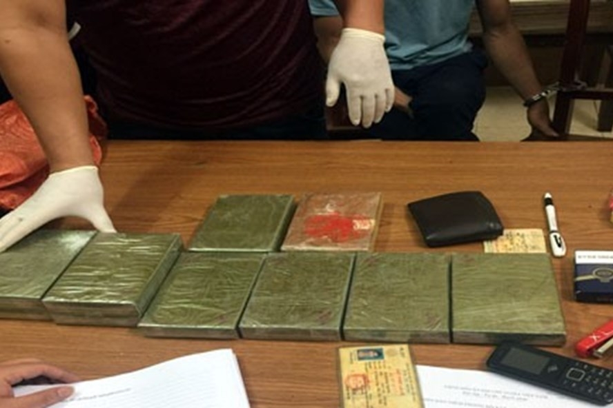 Lạng Sơn: Bắt 2 đối tượng thu giữ 10 bánh heroin