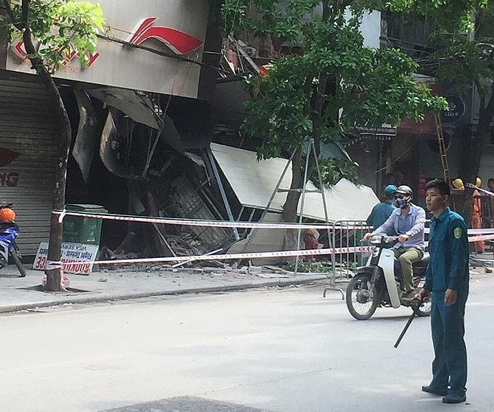 Hà Nội: Sập nhà trên phố Hàng Bông