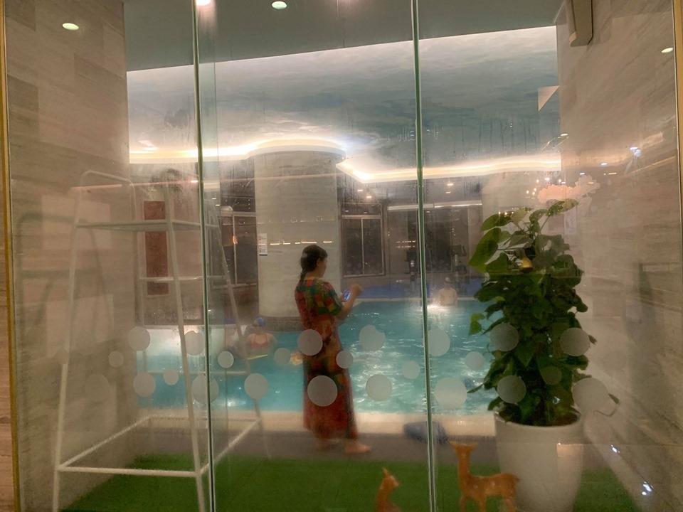 Hà Nội: Bé gái đuối nước tại bể bơi trong khách sạn
