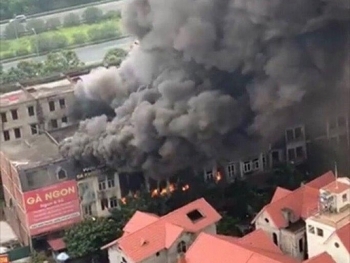 Hà Nội: Cháy tại khu biệt thự liền kề gần Thiên Đường Bảo Sơn