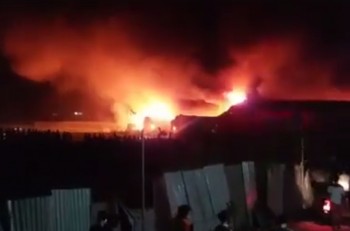 Hà Nội: Hỏa hoạn thiêu rụi 2.000m2 nhà xưởng
