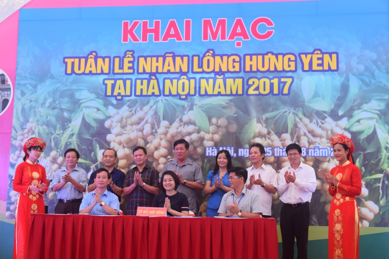 Khai mạc “Tuần lễ nhãn lồng Hưng Yên tại Hà Nội năm 2017”