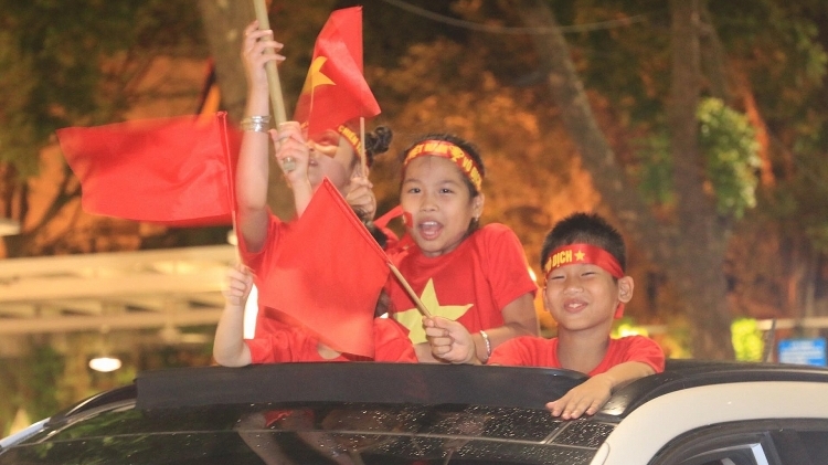 CĐV xuống đường ăn mừng chiến thắng lịch sử của U23 Việt Nam
