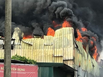 Hà Nội: Cháy lớn tại công ty trong KCN Sài Đồng B
