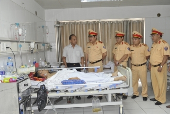 Phú Thọ: Bắt giam kẻ đâm CSGT vì không xin được xe vi phạm