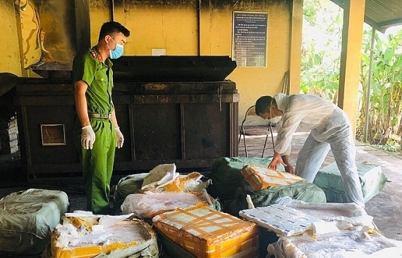 Lạng Sơn: Chủ hàng bỏ lại hơn 5 tạ nầm lợn thối khi thấy công an