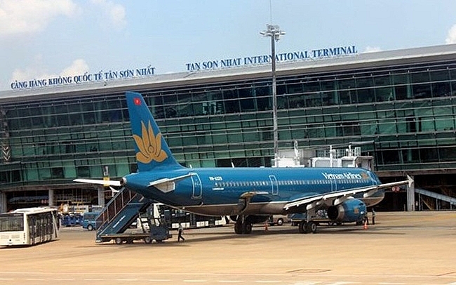 nu hanh khach lon tieng xuc pham nhan vien vietnam airlines