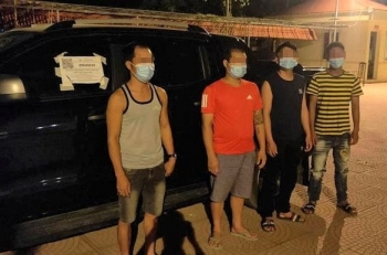Phát hiện xe “luồng xanh” chở 4 người vào Hà Nội
