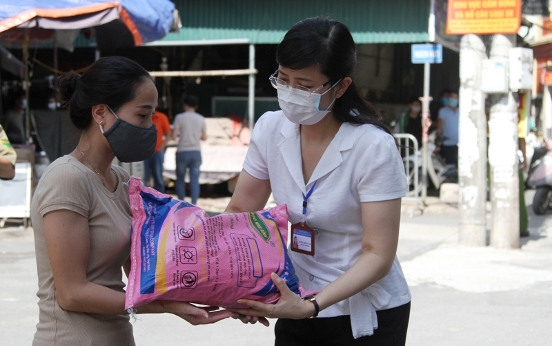 Hà Nội: Đa dạng các hoạt động hỗ trợ người lao động khó khăn ở phường Dịch Vọng Hậu
