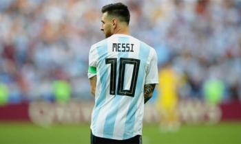 Tuyển Argentina treo áo số 10, chờ Messi trở lại
