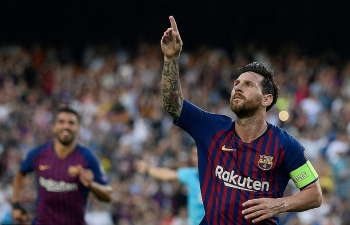 Messi lập hattrick ngày ra quân cúp C1, Barca đè bẹp PSV 4-0