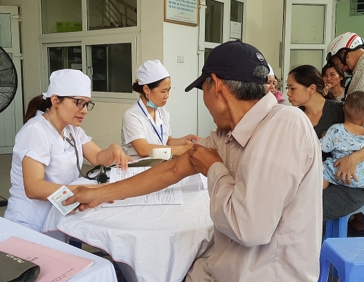 Hà Nội: Hàng trăm người đi khám sức khỏe sau vụ cháy Công ty Rạng Đông
