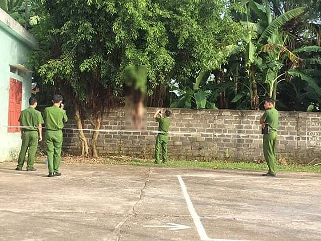 phu tho mot thanh nien treo co tu tu o san nha van hoa