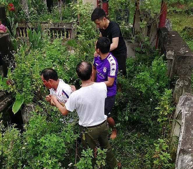 ha noi nguoi dan bat giu doi tuong nghi bat coc tre em