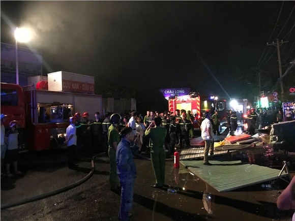 Hà Nội: Hai vợ chồng tử vong trong vụ cháy cửa hàng tạp hóa
