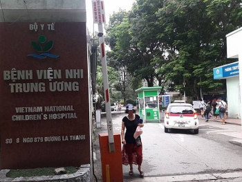 Bắc Ninh: Bé trai nhập viện, nghi bị bỏ quên trên xe đưa đón