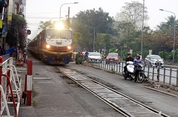 Hà Nội: Ngang nhiên lấn chiếm hành lang an toàn đường sắt