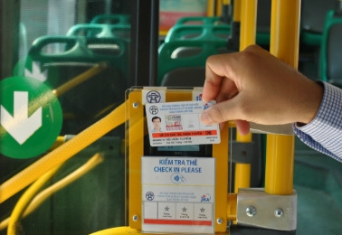 Hôm nay, Hà Nội bắt đầu thí điểm vé xe bus điện tử