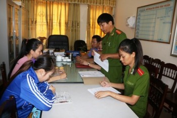 Khởi tố 2 cô giáo trói, hành hạ trẻ mầm non ở Quảng Bình