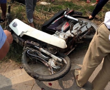 Hà Nội: Ô tô tông 2 xe máy, 4 người nhập viện