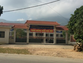 Hiệu trưởng trường cấp 2 ở Hà Nội treo cổ tự tử