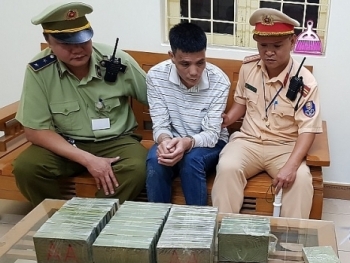 Lạng Sơn: Bắt nhóm đối tượng mua bán 40 bánh heroin