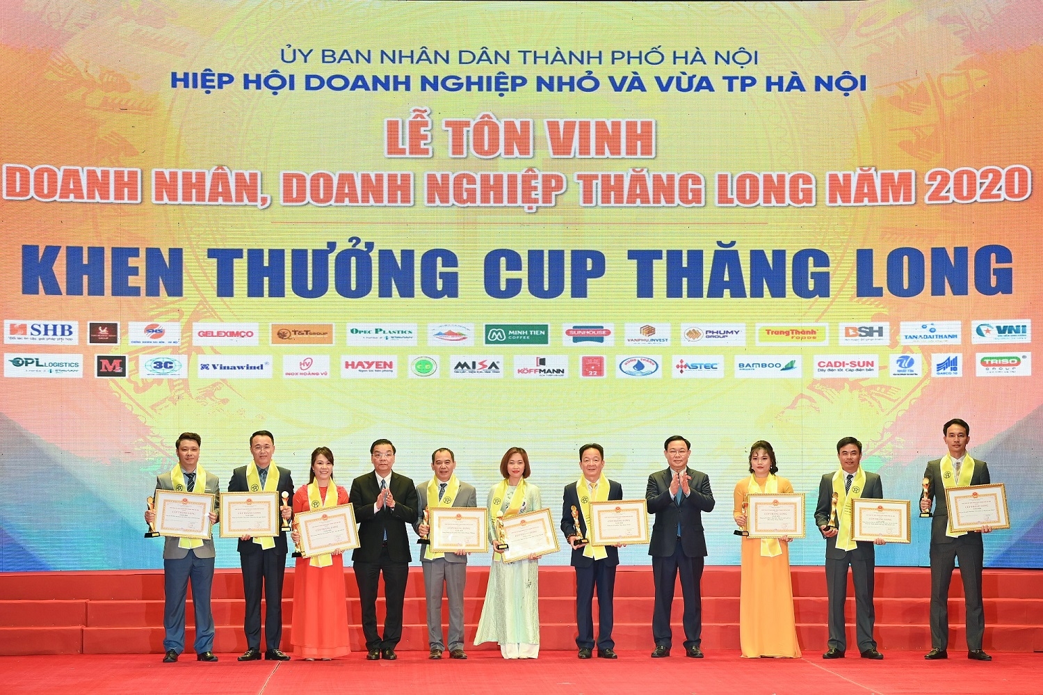 doanh-nhan-do-quang-hien-duoc-trao-tang-huan-chuong-lao-dong-hang-nhat-2