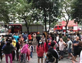 Hàng nghìn người hoảng loạn vì đám cháy lúc sáng sớm tại chung cư Linh Đàm