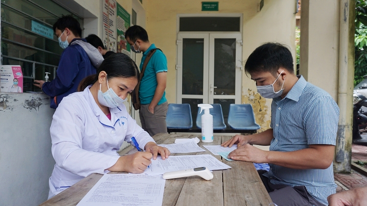 Hà Nội: Một buổi tiêm vaccin Covid tại phường Tây Mỗ
