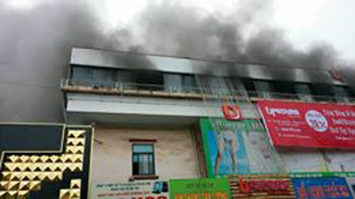 Hà Nội: Cháy lớn tại đường Nguyễn Quý Đức