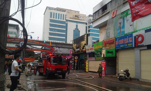 Hà Nội: Cháy lớn tại đường Nguyễn Quý Đức