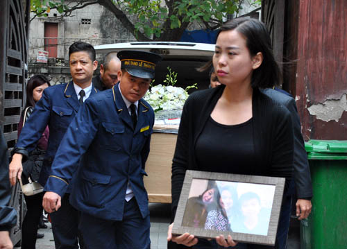 Rơi nước mắt đón 3 mẹ con trong vụ rơi máy bay MH17