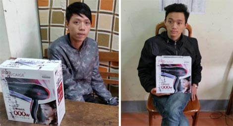 Lạng Sơn: Bắt kẻ vận chuyển 200.000 USD giả
