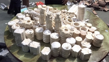 Lạng Sơn: Thu giữ 43kg đồ mỹ nghệ nghi là ngà voi trên xe khách