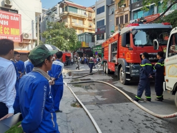Hà Nội: Cháy lớn trên phố Trung Kính