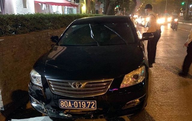 Hà Nội: VFF tạm đình chỉ lái xe biển xanh gây tai nạn