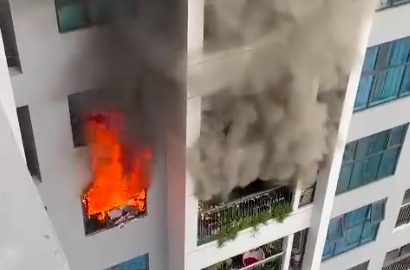 Hà Nội: Cháy tại chung cư Goldmark City, cư dân cuống cuồng tháo chạy