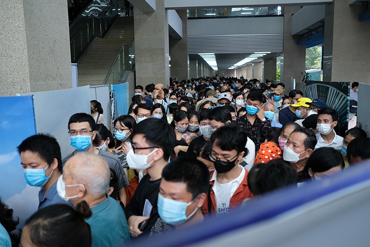Hạn chế tập trung đông người tại ga tàu Cát Linh - Hà Đông